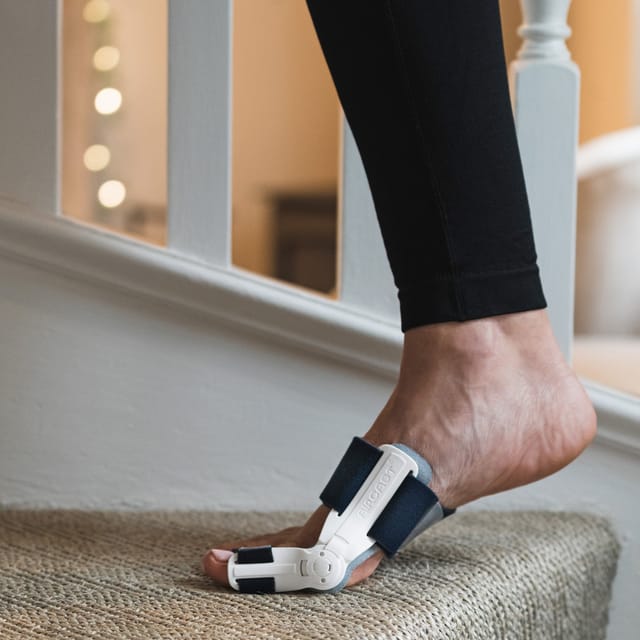 Gallery Image of AIRCAST Korrekturorthese HalguDay, Hallux-Valgus-Orthese postoperativ, Memory-Foam, Gelenksystem, weiß
