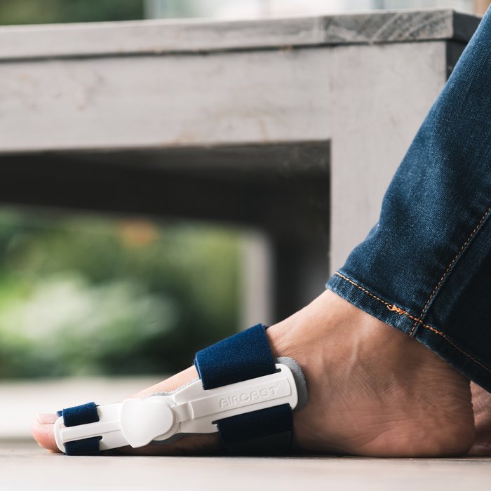 Product Image of AIRCAST Korrekturorthese HalguDay, Hallux-Valgus-Orthese postoperativ, Memory-Foam, Gelenksystem, weiß