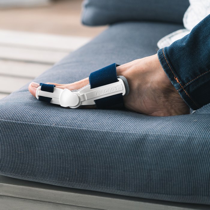 Product Image of AIRCAST Korrekturorthese HalguDay, Hallux-Valgus-Orthese postoperativ, Memory-Foam, Gelenksystem, weiß
