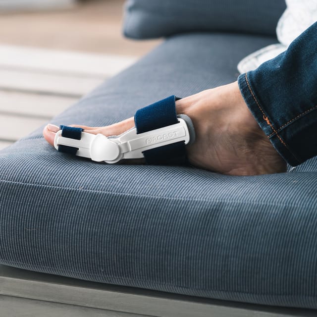Gallery Image of AIRCAST Korrekturorthese HalguDay, Hallux-Valgus-Orthese postoperativ, Memory-Foam, Gelenksystem, weiß