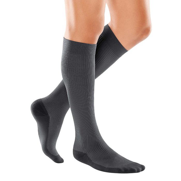 Product Image of medi Reise-Kompressionsstrümpfe travel men, Stützstrümpfe Herren Thromboseprophylaxe, Rippenoptik, anthrazit