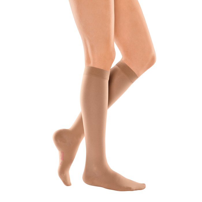 Product Image of medi Reise-Kompressionsstrümpfe travel women, Thromboseschutz für Damen auf Reisen, antistatisch, caramel