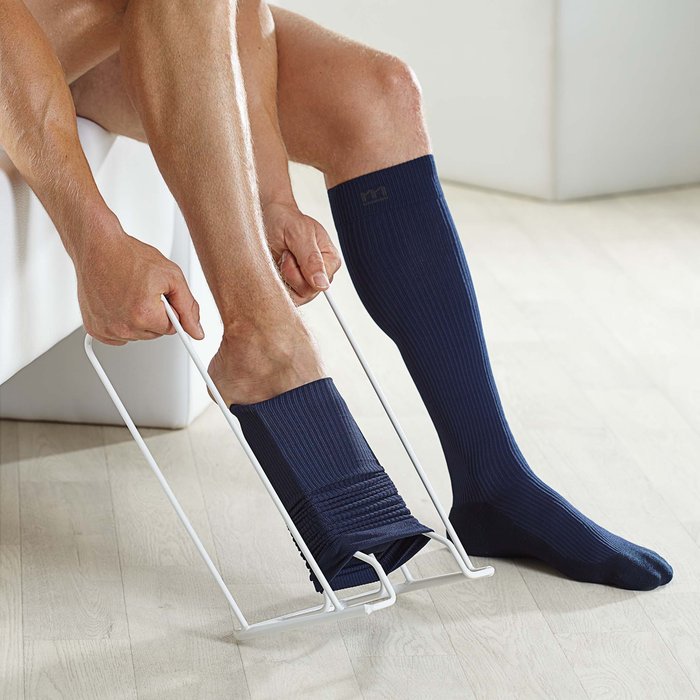 Product Image of medi Anziehhilfe Big Butler, große Strumpfanziehhilfe für Kompressionsstrümpfe, extraweite Öffnung, gelenkschonend