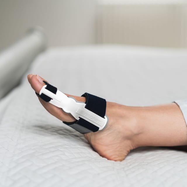 Gallery Image of AIRCAST Hallux-Valgus-Nachtschiene HalguNight, Korrekturorthese Hallux postoperativ, Memory-Foam, Gelenksystem, weiß
