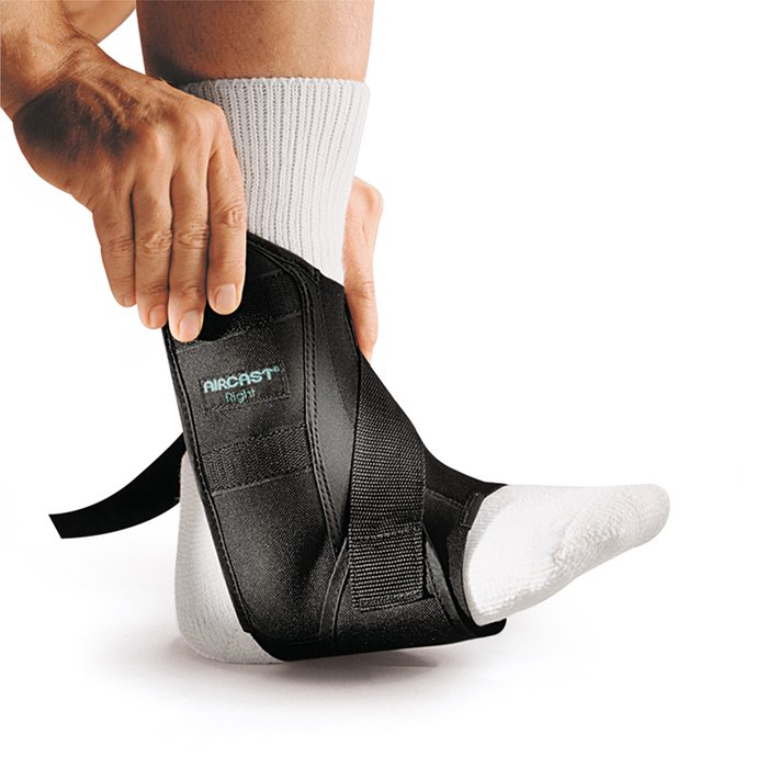 Product Image of AIRCAST Sprunggelenk-Orthese Airgo, Knöchelstabilisierung Step-in-Design, verstellbare Kompression, atmungsaktiv, schwarz