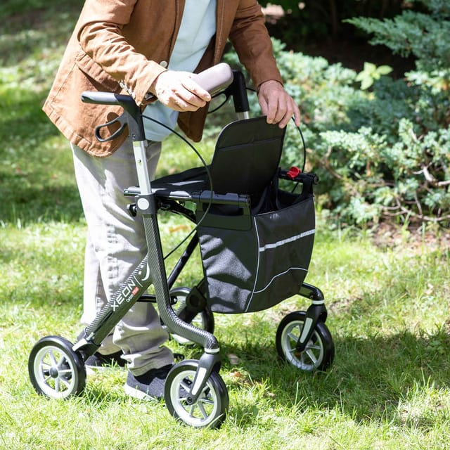 Gallery Image of Rehasense Carbon-Rollator XEON, ultraleichter Gehwagen 4,8 kg faltbar, 150 kg belastbar